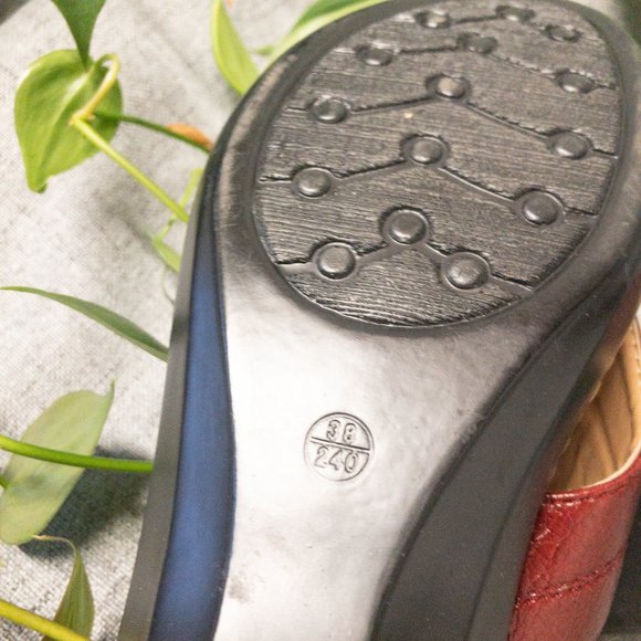 Zeita Comfort Red Sandals - Picture 4 of 5